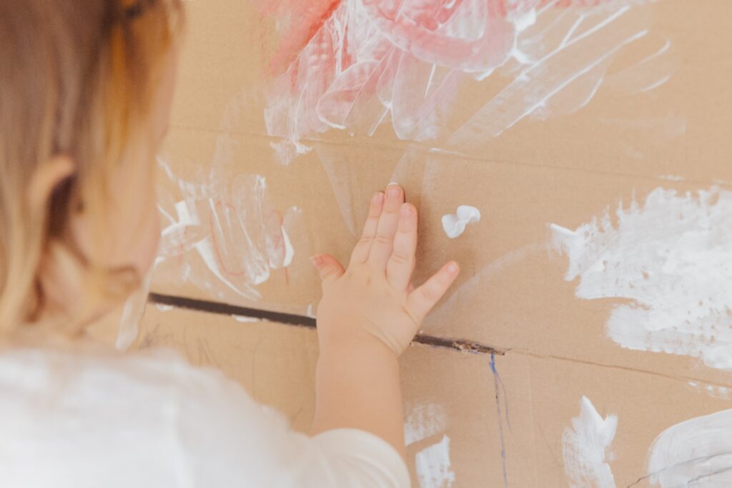 Fun activities for year olds Finger paints is a fun activity for small children
