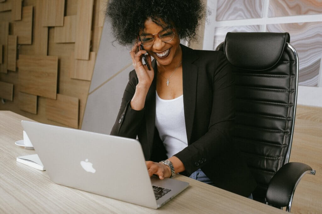10 High Paying Jobs Stay-at-Home Moms Can Do - Flexible, Profitable Jobs for Moms Includes copywriting! Which is what this woman is sitting at a laptop doing Side hustles for stay at home moms Include copywriting! Which is what this woman is sitting at a laptop doing